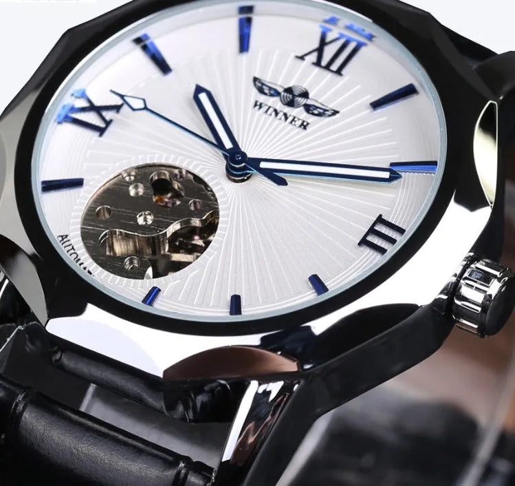 Aqua wristwatch with 4.2 cm surface width, 25.5 cm total length, shown in Black or White.