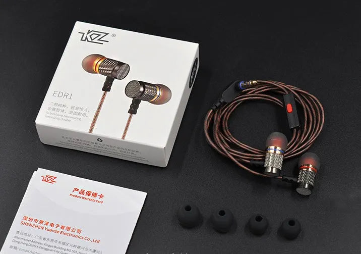 Black wired in-ear headphones with 3.5mm L-bend plug and TPE ear tips.