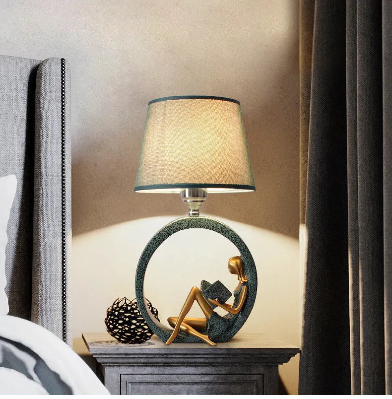 Blue reading girl table lamp in resin and cloth, 20 x 39.8cm, E27 fitting, for bedside or desk use