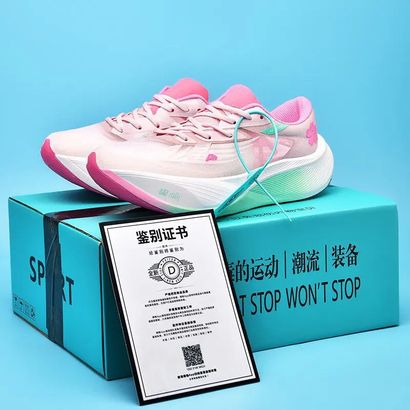 Racing carbon plate sneaker with natural rubber sole and PU mesh upper in glacier colour