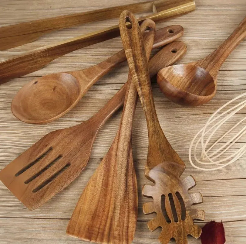 Wooden cooking utensils 7-piece set with various spoon and shovel types for kitchen use
