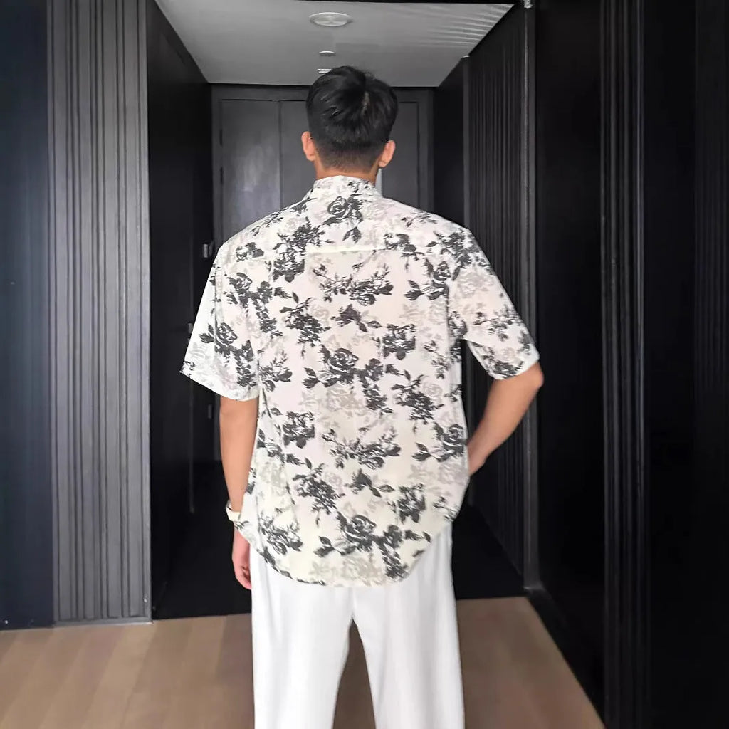 Loose casual printed shirt with short sleeves and floral pattern in black or white, sizes M to XXXL.
