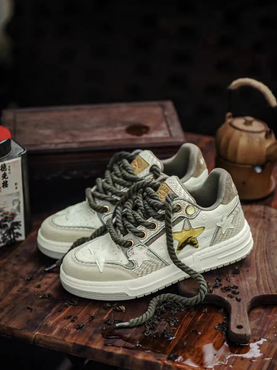Low-top platform running shoes in cowhide leather, lace-up front, round toe, in a tea colour.