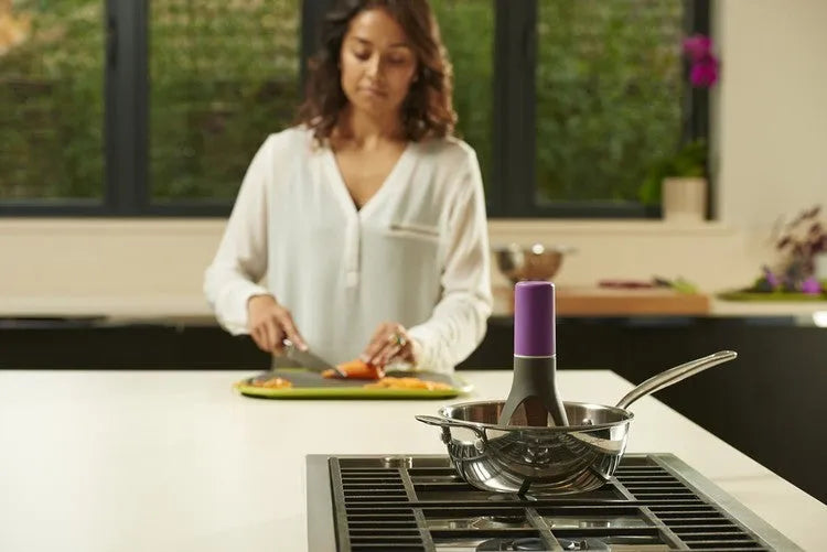 Green Uutensil Stirr automatic pot stirrer, a 22.2cm tall kitchen gadget for sauces and soups.