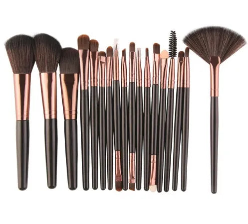 MAANGE 18-piece make-up brush set with fan-shaped tools for contouring and blush application