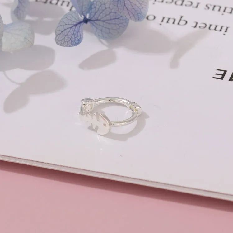 S925 silver fishbone ear studs, small electroplated silver women's earrings with fish bone ear clasp