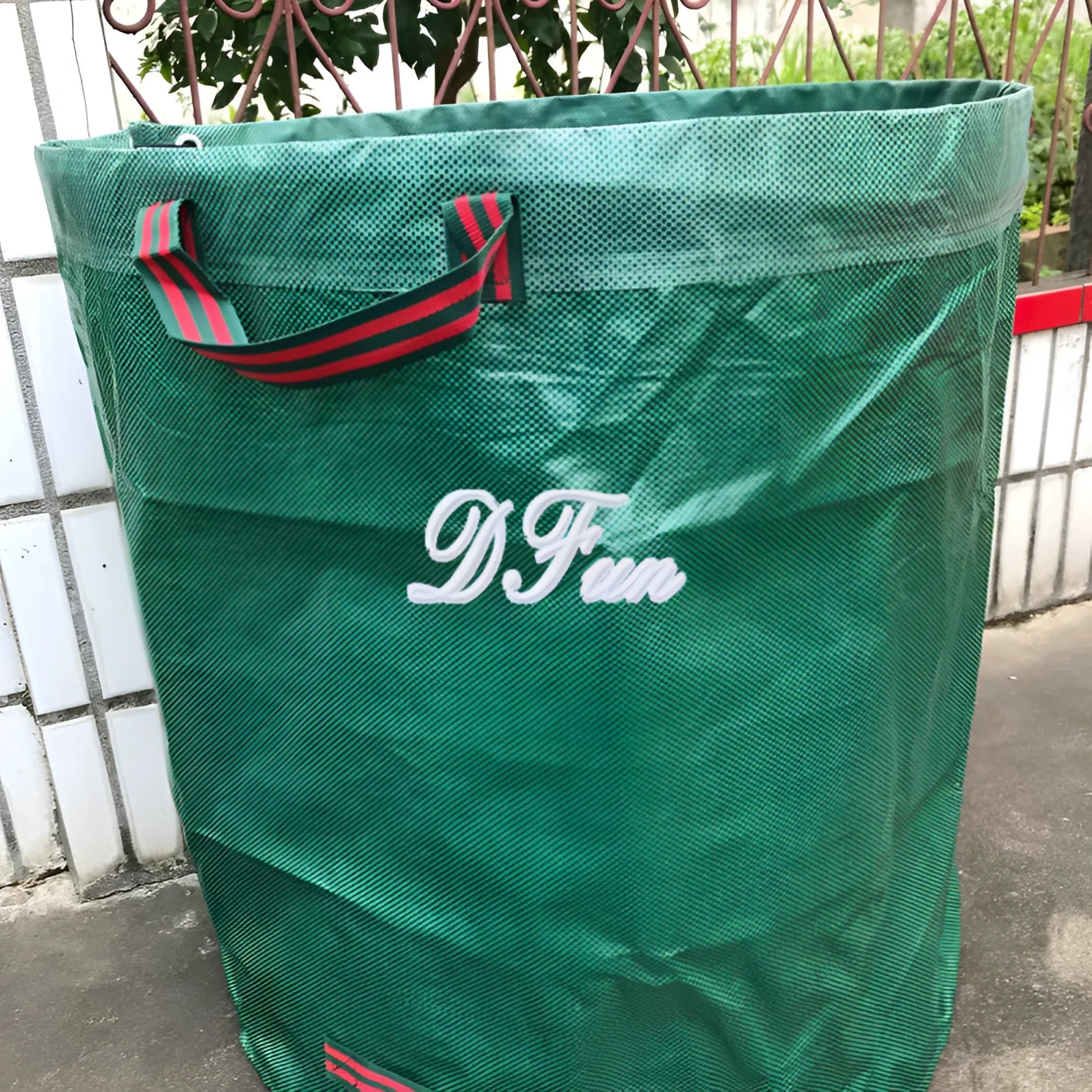 Green PP film garden leaf bag shown in various sizes for collecting leaves and garden waste.