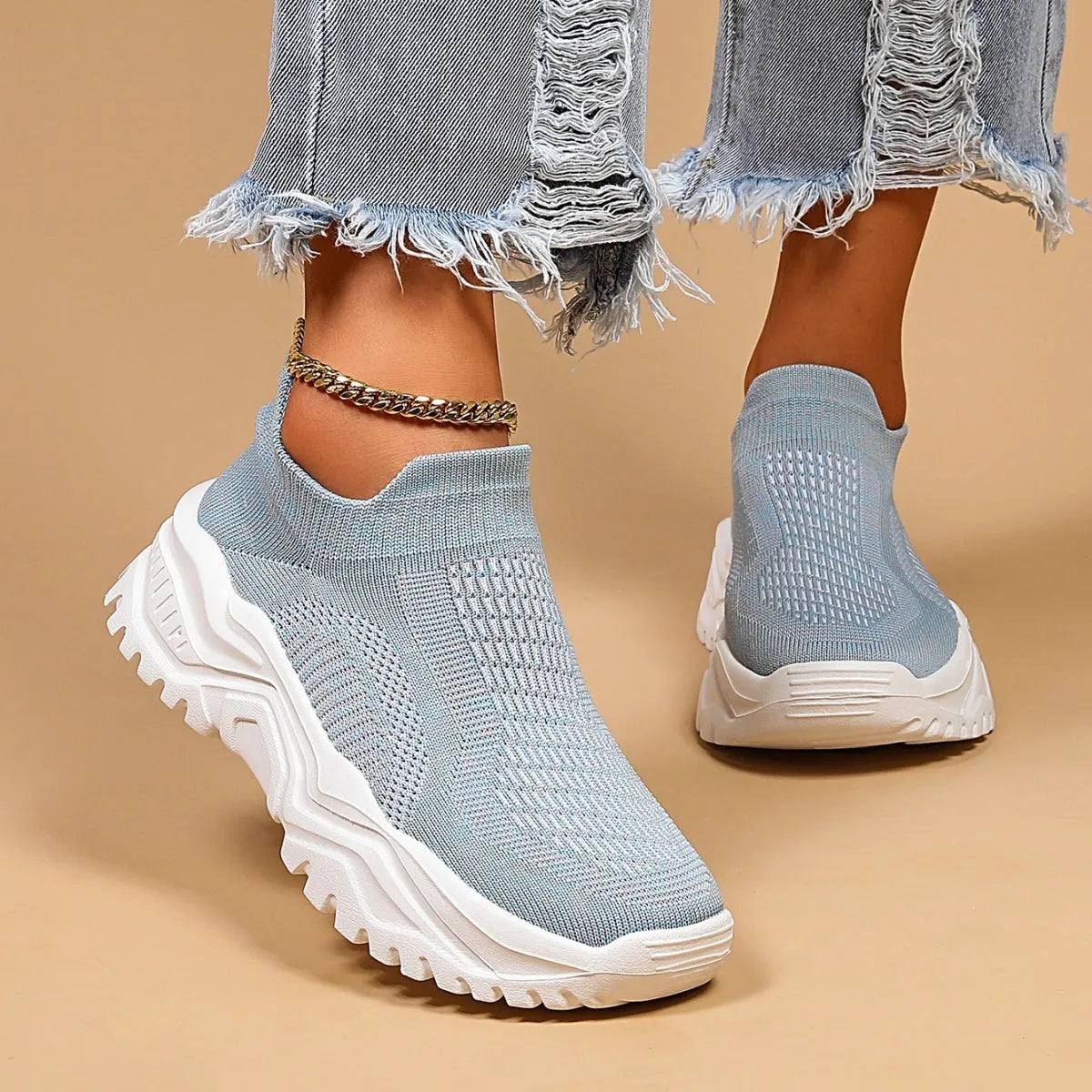 Light blue women's mesh slip-on sports shoes with round toe and 3-5cm heel