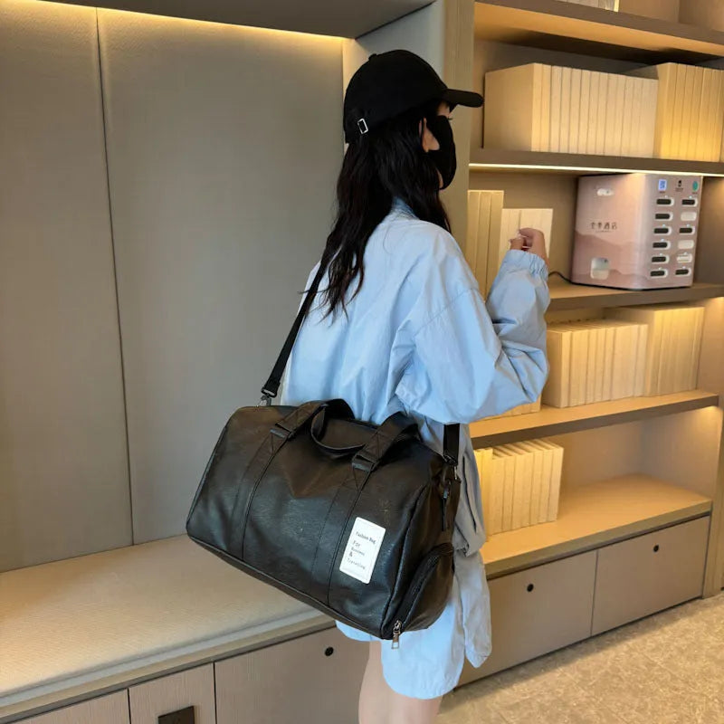Black dry wet separation fitness shoulder messenger bag made of PU, showing compartment layout.