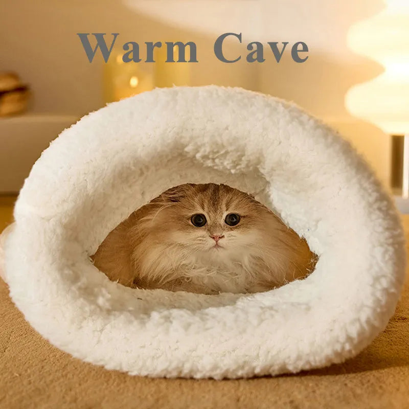 Cat sleeping bag with bear pattern in fleece fabric with PP cotton filling
