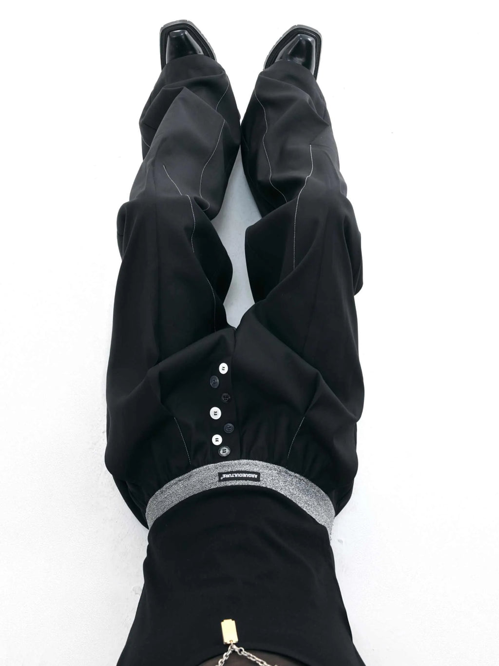 Straight-leg suit trousers in black with high waist and button-open line design, made from polyester-cotton blend.