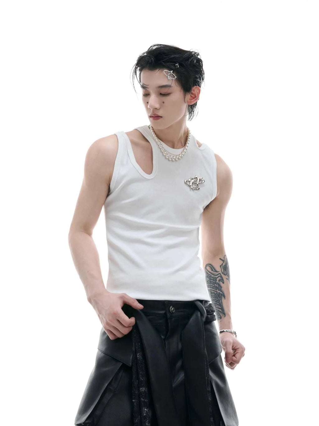 Men's sleeveless polyester vest T-shirt, crocheted hollow detail, cartoon pattern, white or black
