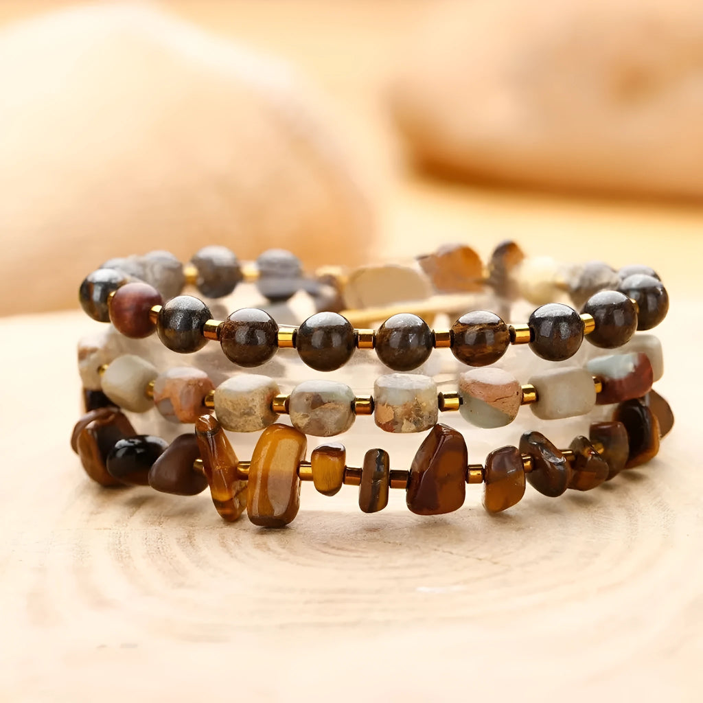 Handmade geometric bracelet made of Tigereye and bronze with bent wire texture, brown colour 3793.