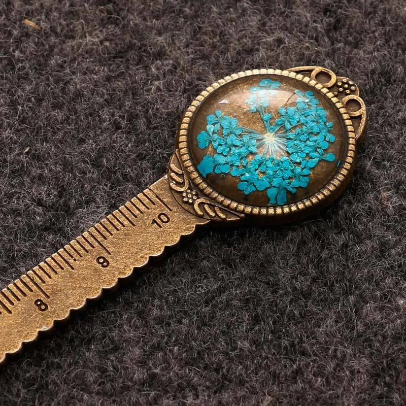 Handmade dry flower gypsophila ruler bookmark with lace flowers, daffodils, and clover in classical style
