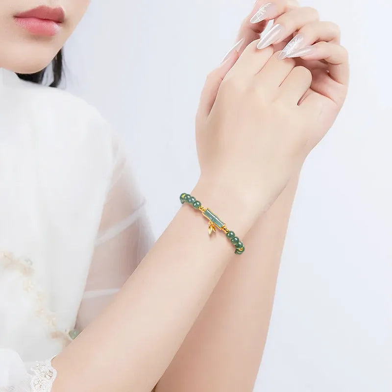 Women's high-rise bracelet made of S925 silver with blue water round beads.