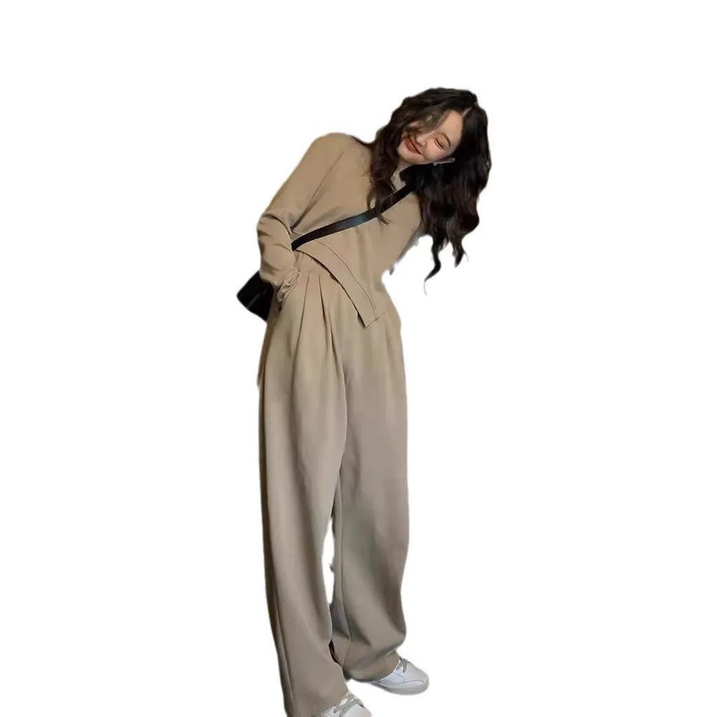 Women's solid colour casual sports suit in khaki, featuring loose-fit top and trousers with long sleeves