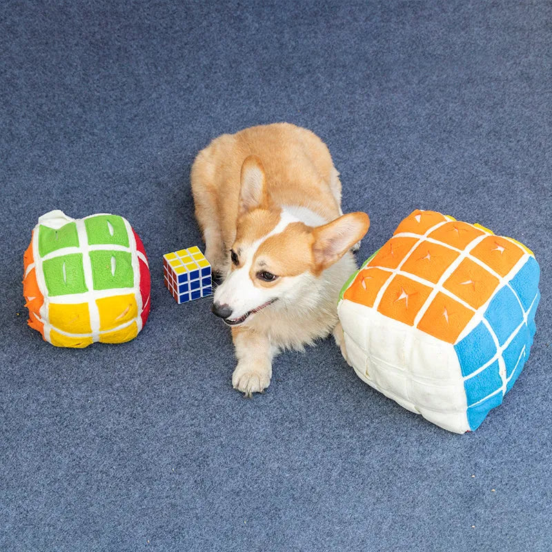 Polar fleece sniffing cube ball for dogs and cats, 15cm and 20cm, with hidden treat compartments