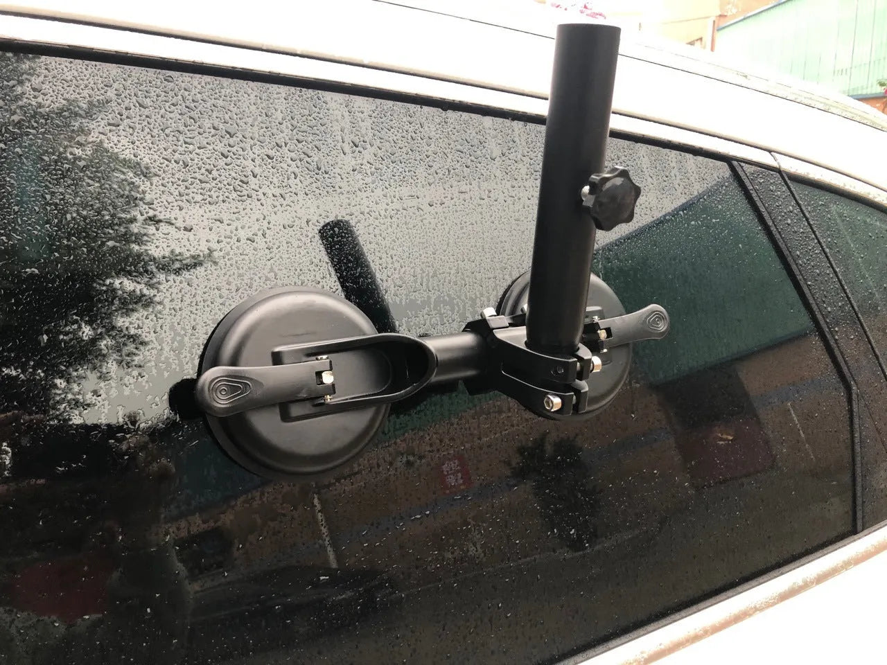 Black off-road car sucker base flagpole mount with round glass sucker and ABS plastic construction