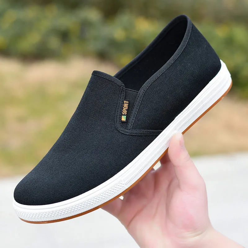 Men's low-top canvas slip-on shoes with round toe and injection moulded soles in black or blue