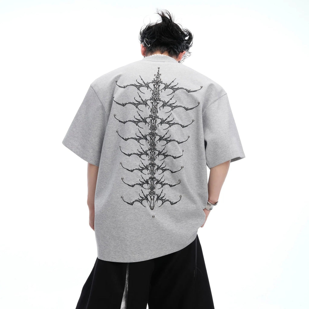 Men's short sleeve pure cotton T-shirt with snake pupil backbone, heavy rivet, and embroidery detail in cool black