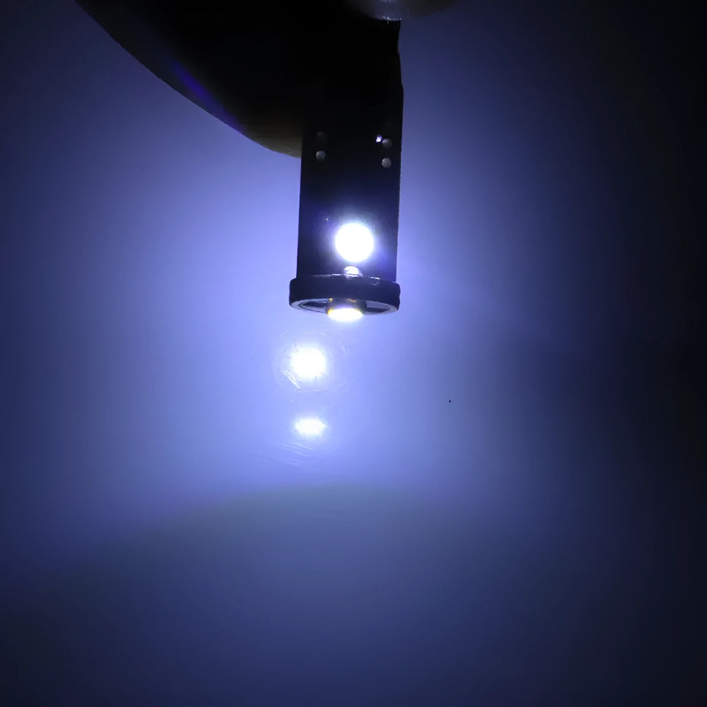 LED car light bulb with blackboard white housing and 6000K white illumination