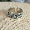 Vintage floral open ring in zinc alloy with camellia design, available in gold or retro colour, unisex style
