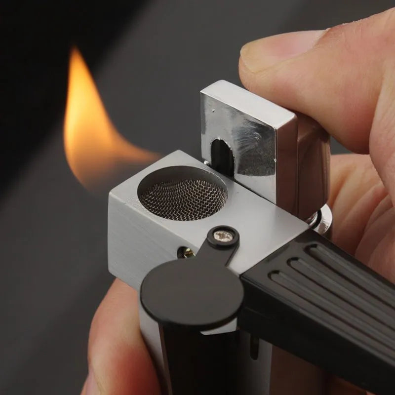 Pipe lighter with zinc alloy body, integrated stash compartment, and metal flap cover, measuring 9.2cm in length