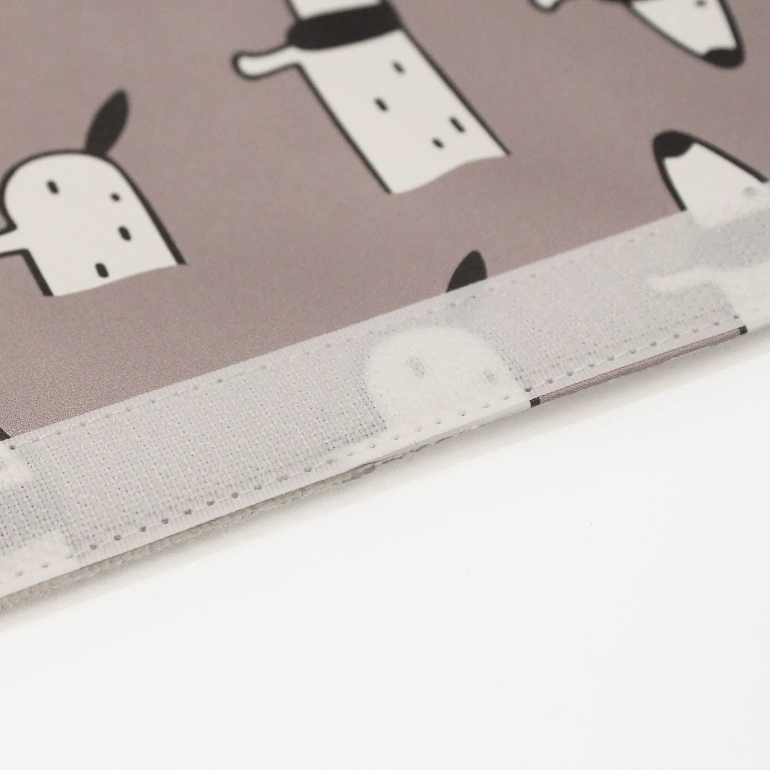 PU leather car seat belt shoulder pad with Dachshund cartoon design, 14cm by 22cm.