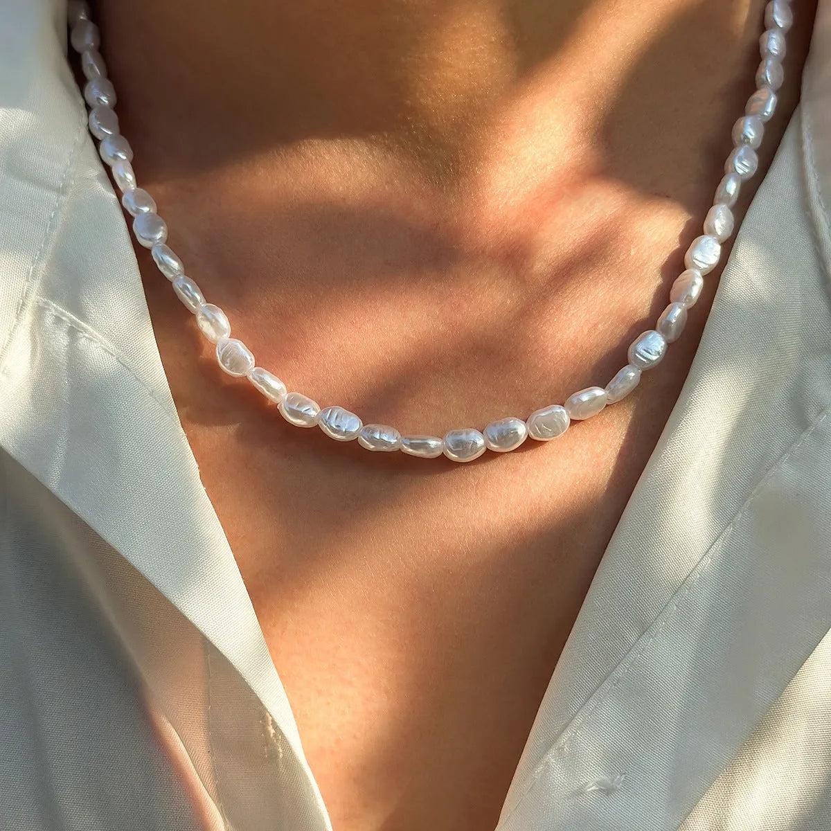 Men's white handmade U-shaped imitation pearl necklace with mother pearl shellfish pendant
