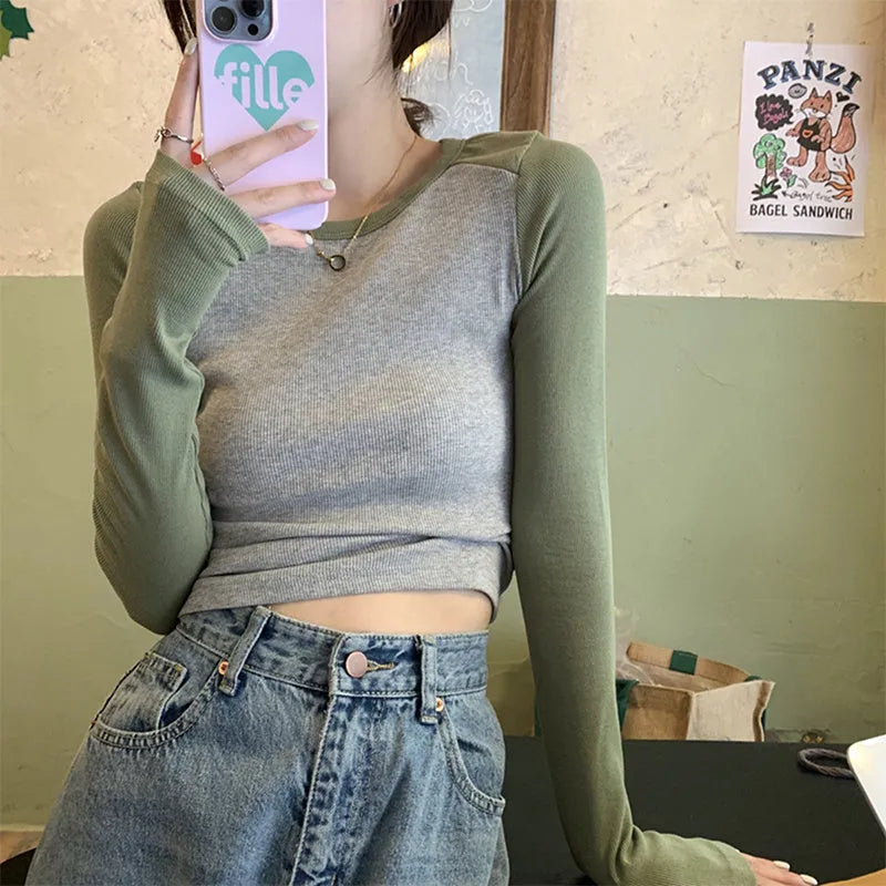 Women's oversized top with princess sleeves and embroidery in dark blue, made from 100% viscose fibre