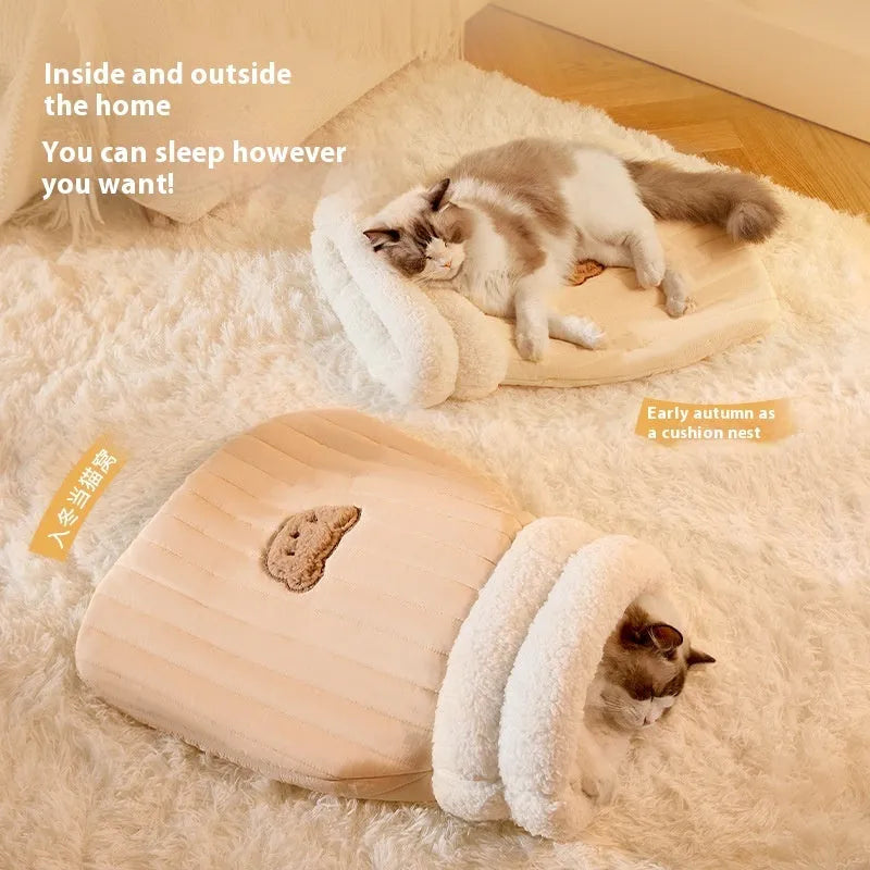 Cat sleeping bag with bear pattern in fleece fabric with PP cotton filling