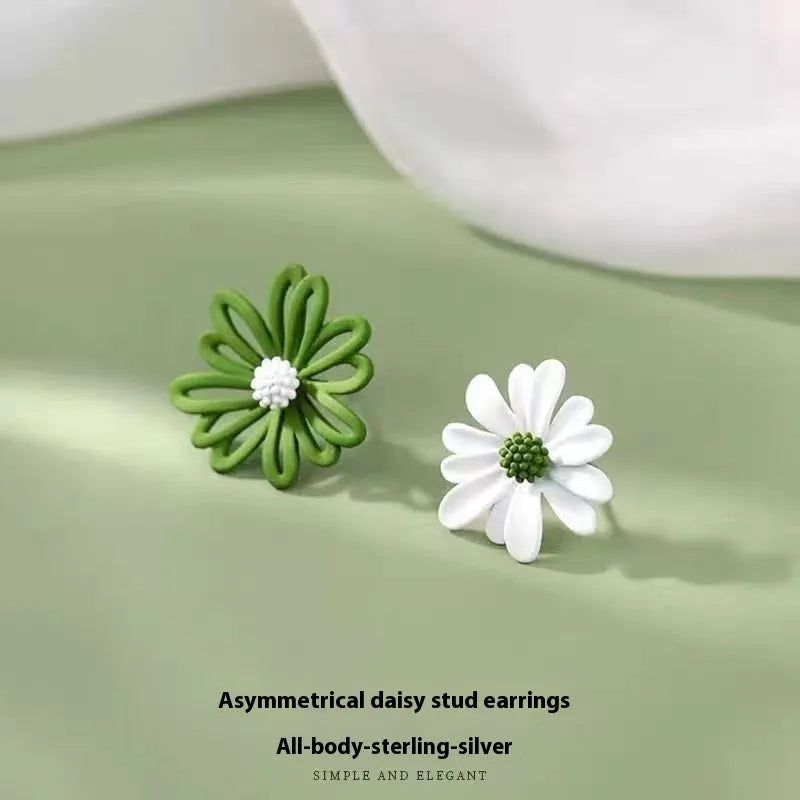 A pair of alloy flower stud earrings in a blue and orange two-tone colour contrast on a white background.