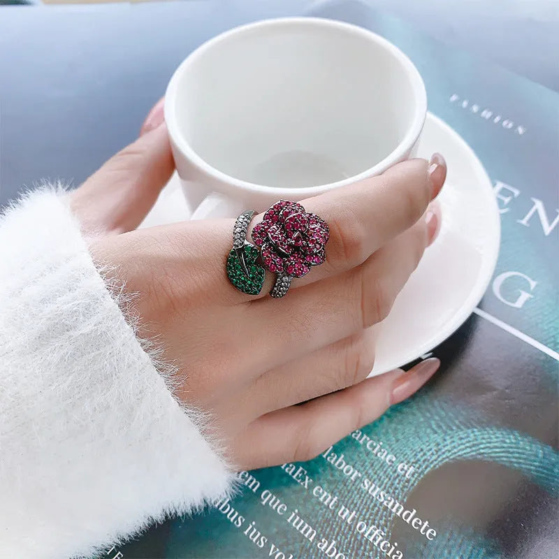 Geometric flower ring with black gold plating and red corundum stone