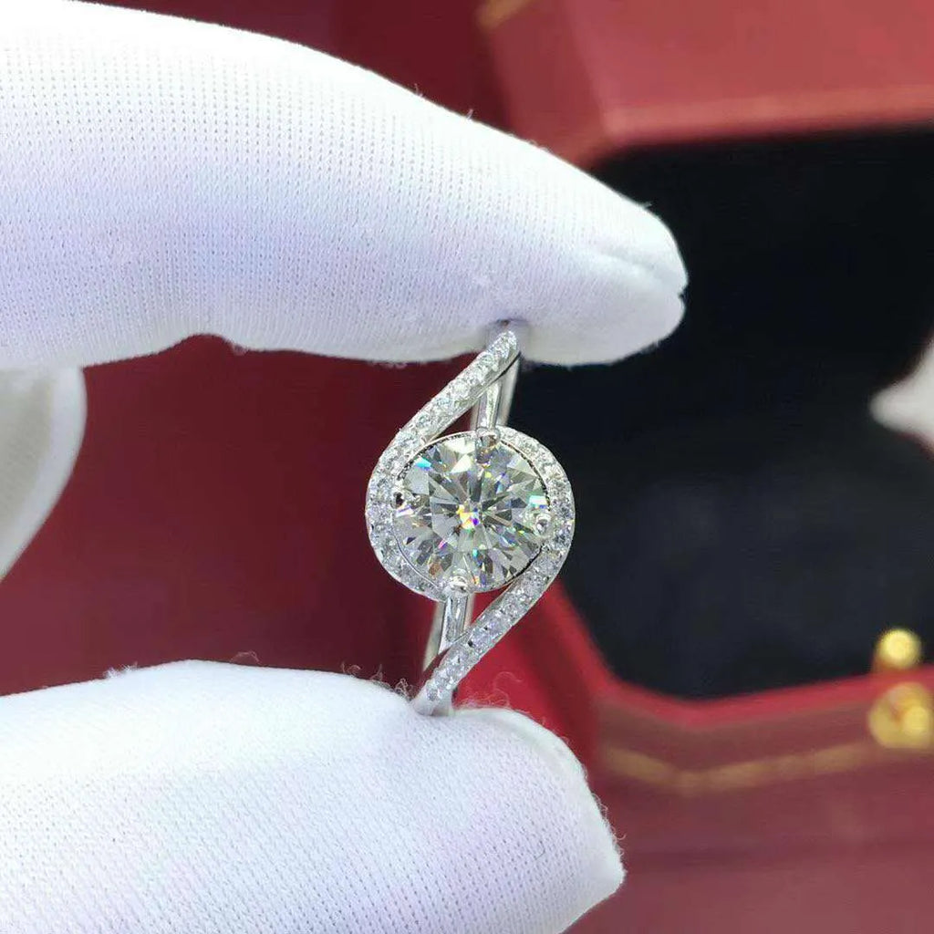 Silver geometric angel eyes women's ring with adjustable opening and textured moissanite centrepiece