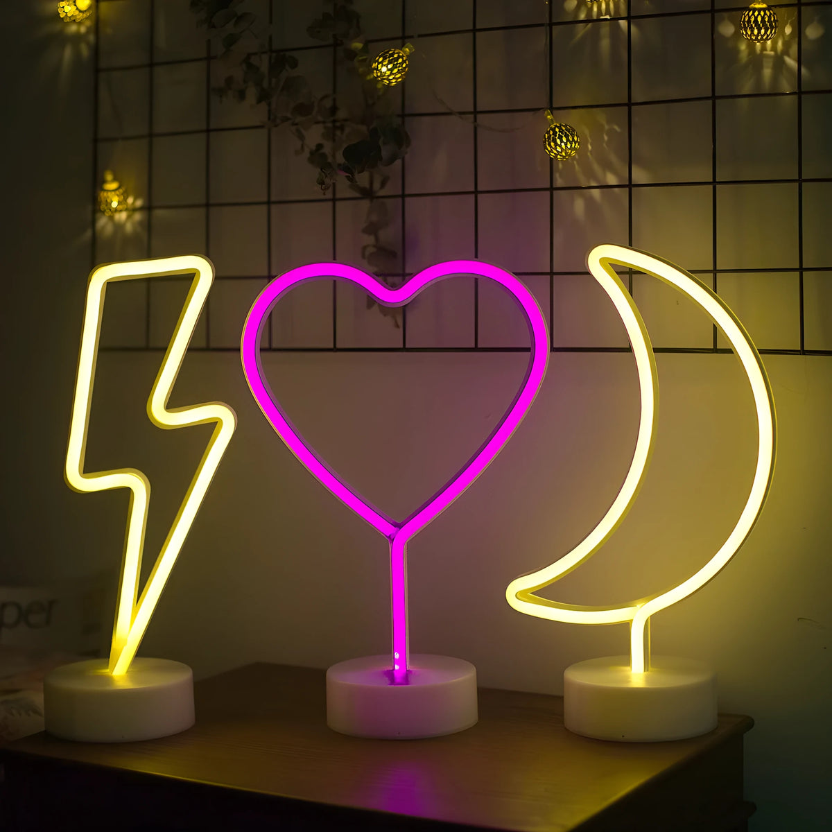Green plastic pineapple LED modelling lamp, 25.5cm high, 23.5cm wide, 2.8cm thick, battery operated decorative night light.