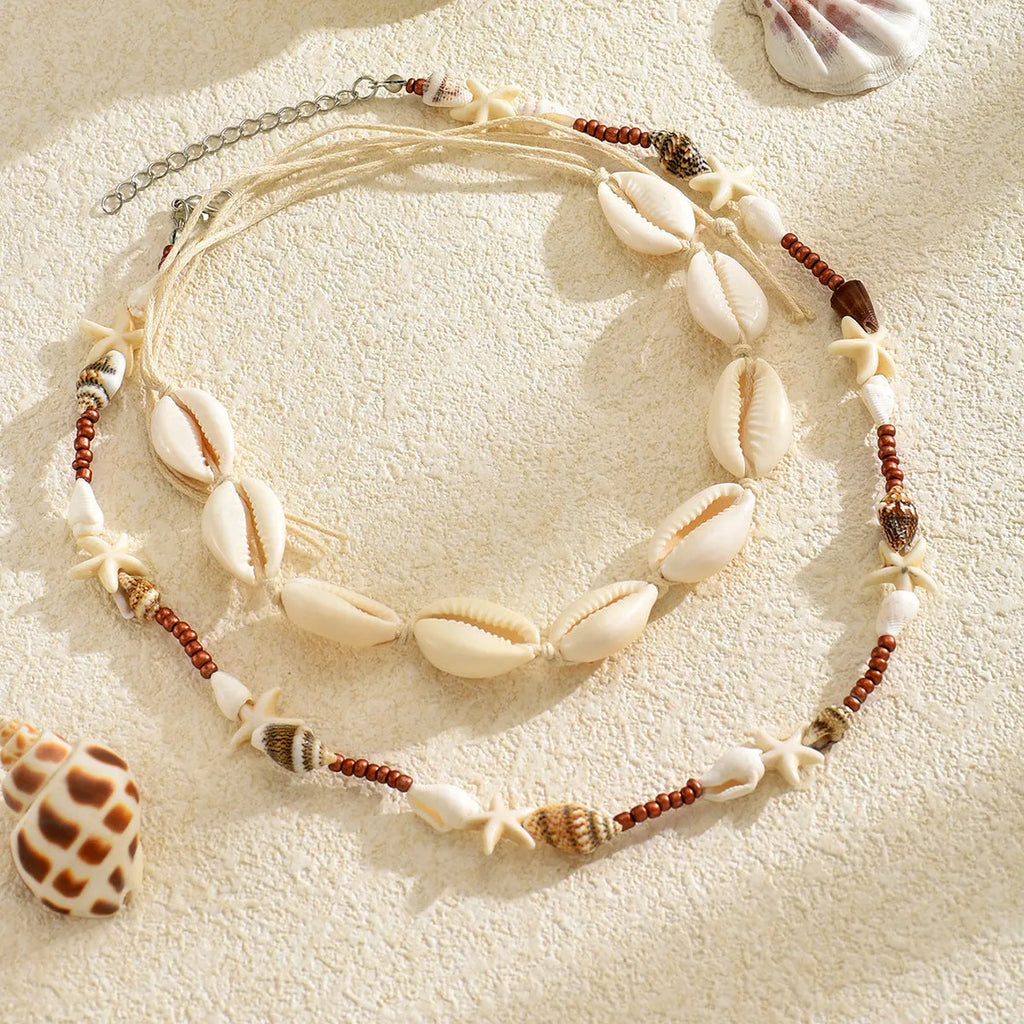 Women's geometric shell necklace on regular chain, natural colour X1900, bohemian style