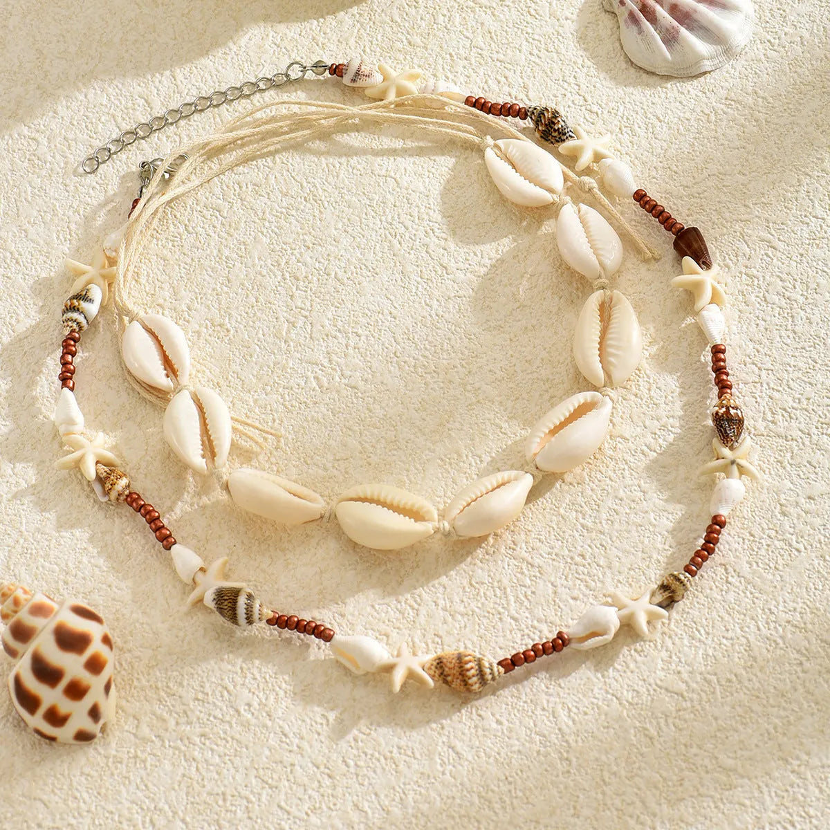 Women's geometric shell necklace on regular chain, natural colour X1900, bohemian style