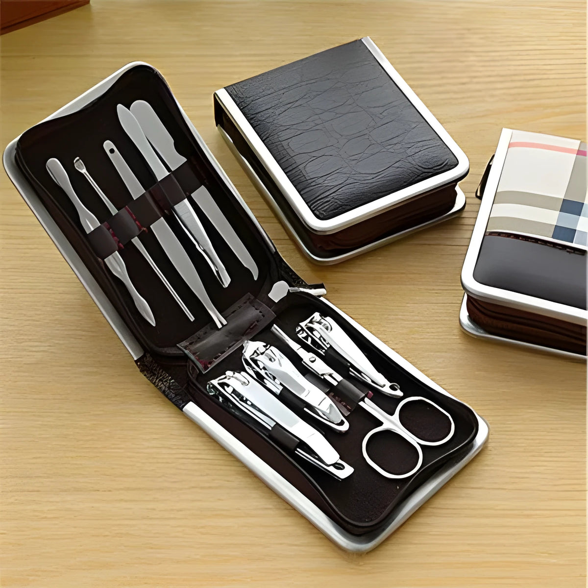 Nine-piece stainless steel nail clipper and manicure set in compact 10cm case, random colour, 123g