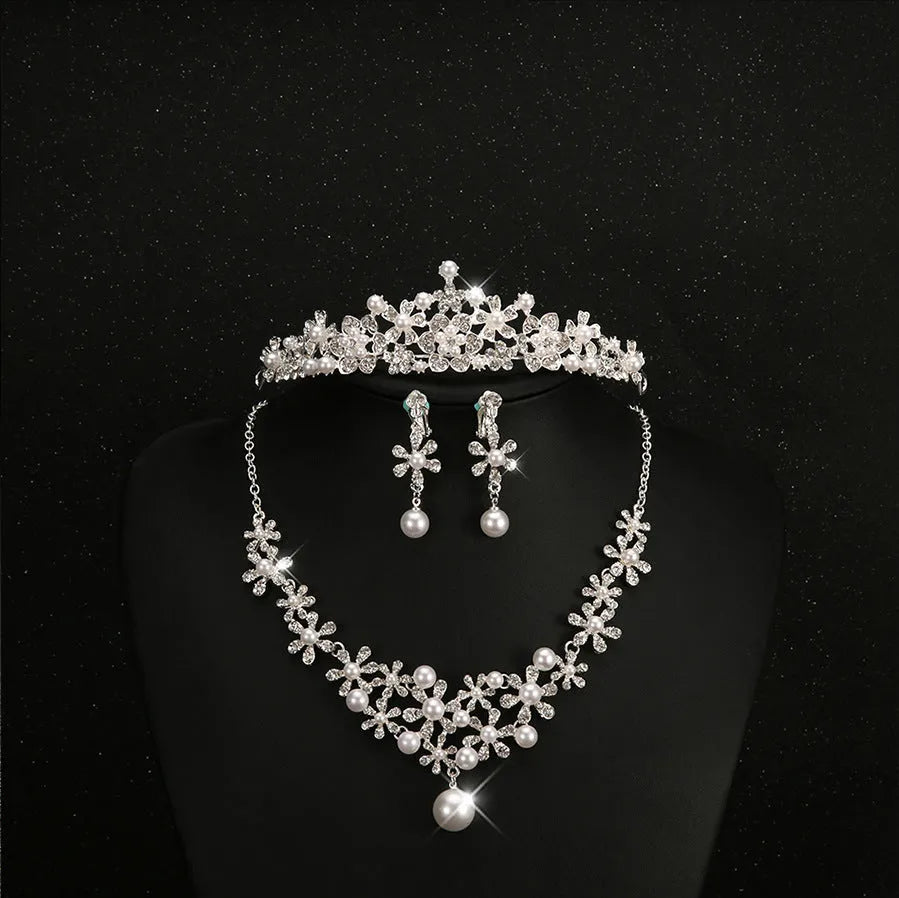 Three-piece bridal set with crystal flower necklace, crown and stud earrings in European and American style