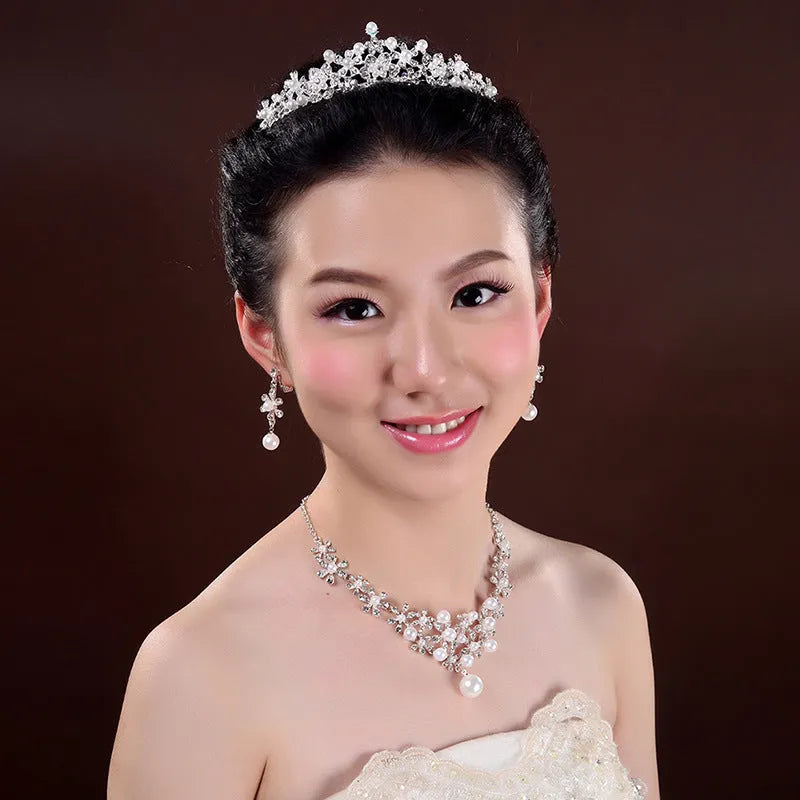Three-piece bridal set with crystal flower necklace, crown and stud earrings in European and American style