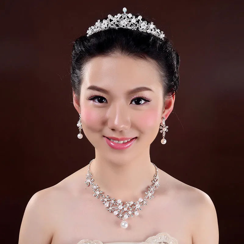 Three-piece bridal set with crystal flower necklace, crown and stud earrings in European and American style