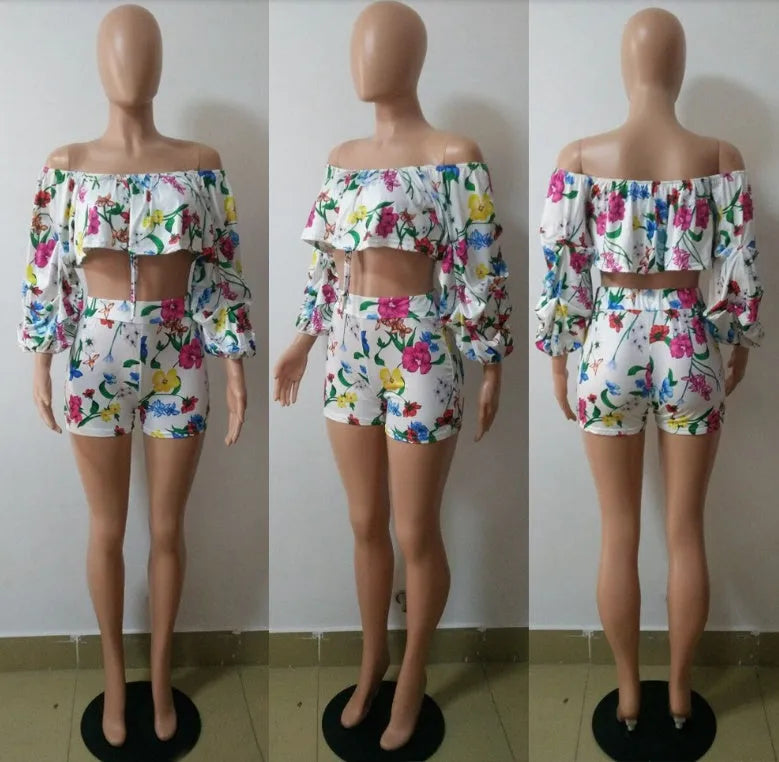Women's two-piece set with digital printing pattern, long sleeves with pile texture, and matching shorts in multicolour