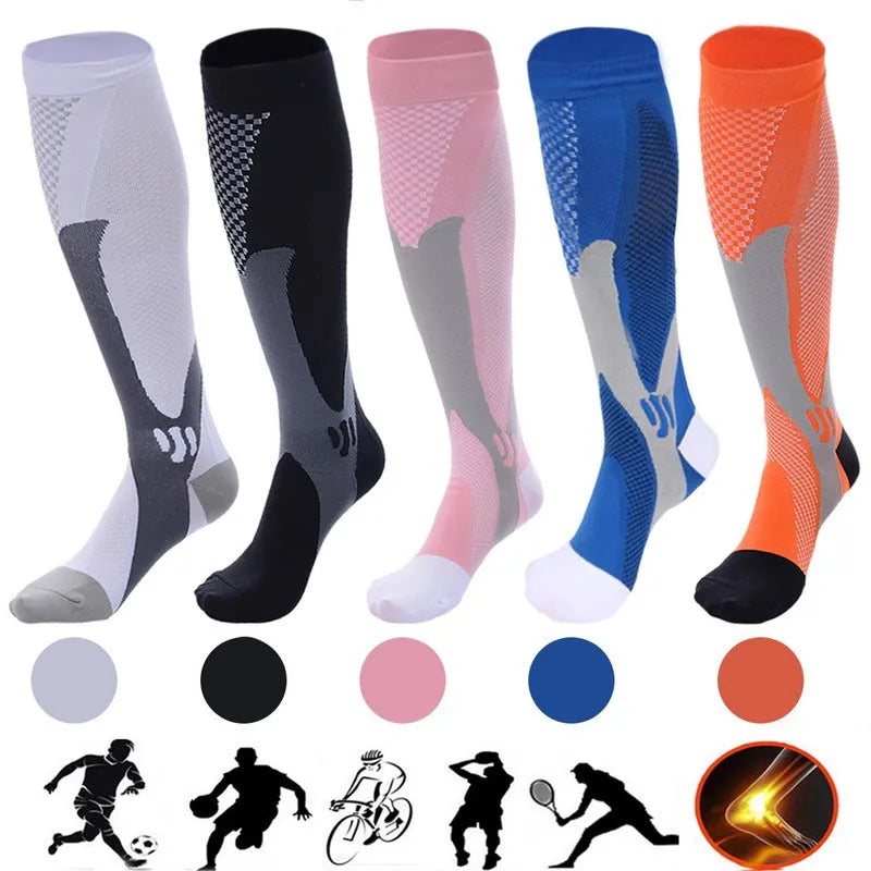 Graduated compression socks in black with athletic fit, showing length and circumference measurements for S/M, L/XL, and XXL sizes.