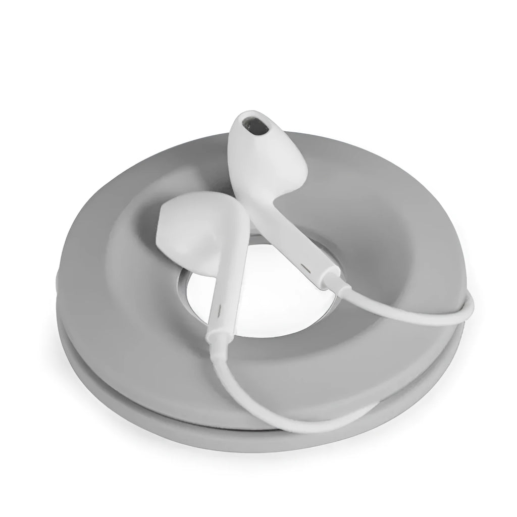 Silicone donut-shaped cable reel with magnet ring for organising mobile phone and earphone cables
