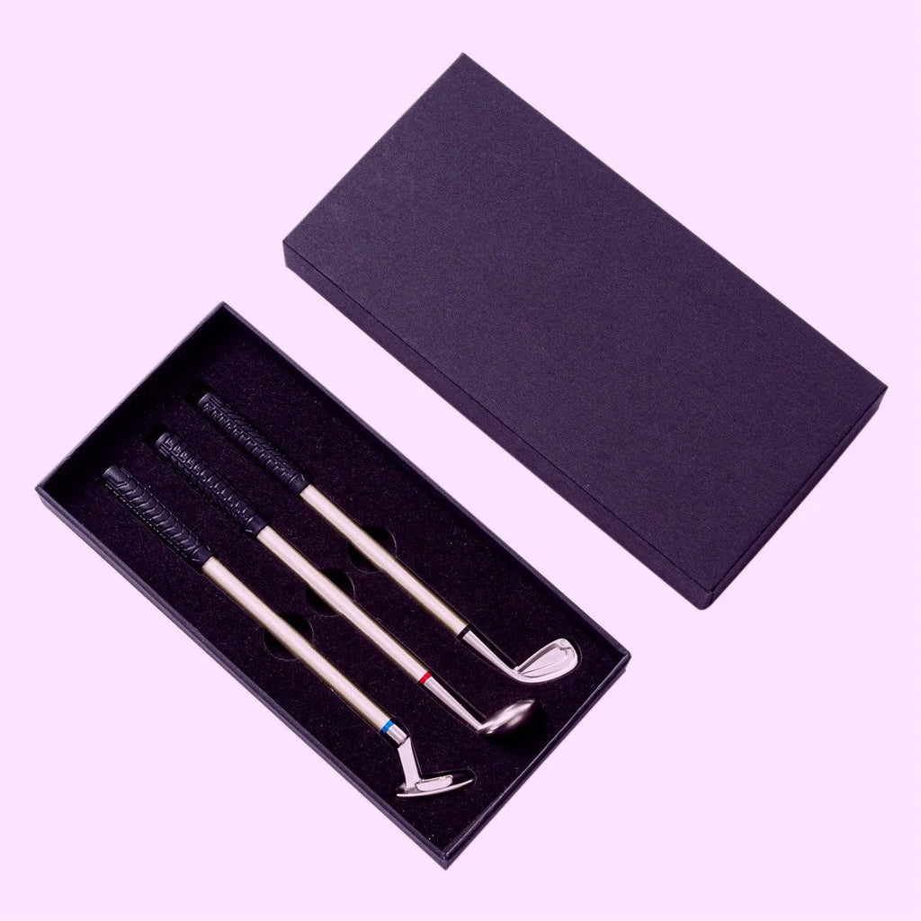 Three metal suit ballpoint pens with 0.7mm bullet-type refills measuring 18.5cm each