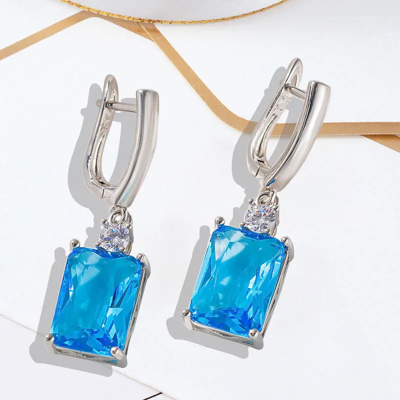 Pair of square geometric earrings with quadrilateral design in gold or silver electroplated finish on copper