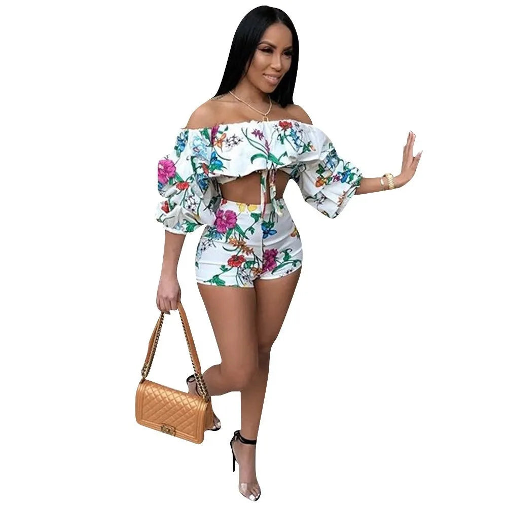Women's two-piece set with digital printing pattern, long sleeves with pile texture, and matching shorts in multicolour