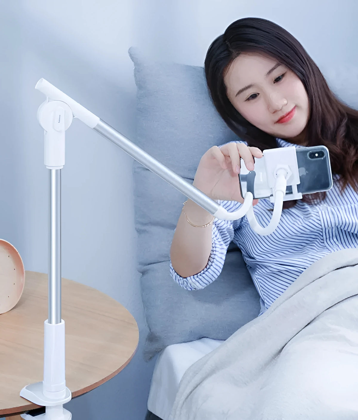Lazy phone holder in aluminium alloy and plastic with 64-90mm clamp and 90mm base clip for table or bed head