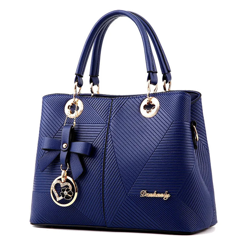 Retro fashion handbag in black with zipper opening, 30cm length, and 14cm adjustable strap on a model