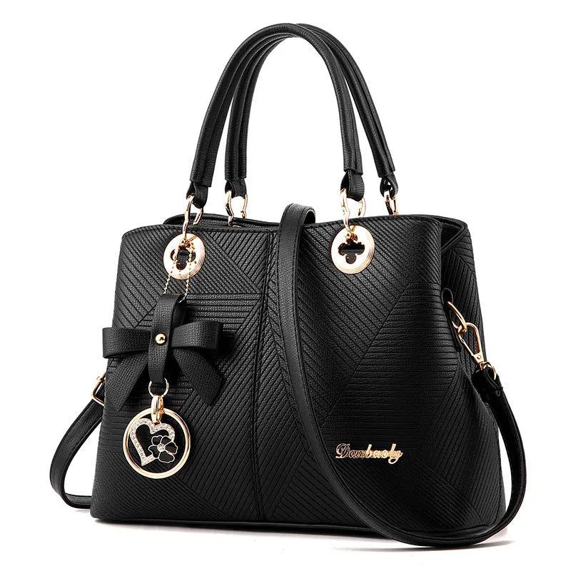 Retro fashion handbag in black with zipper opening, 30cm length, and 14cm adjustable strap on a model